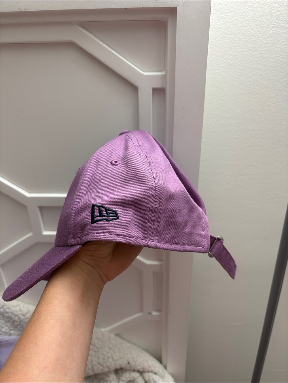 New Era Lavender Yankees Baseball Cap with Navy Logo - Picture 2 of 3